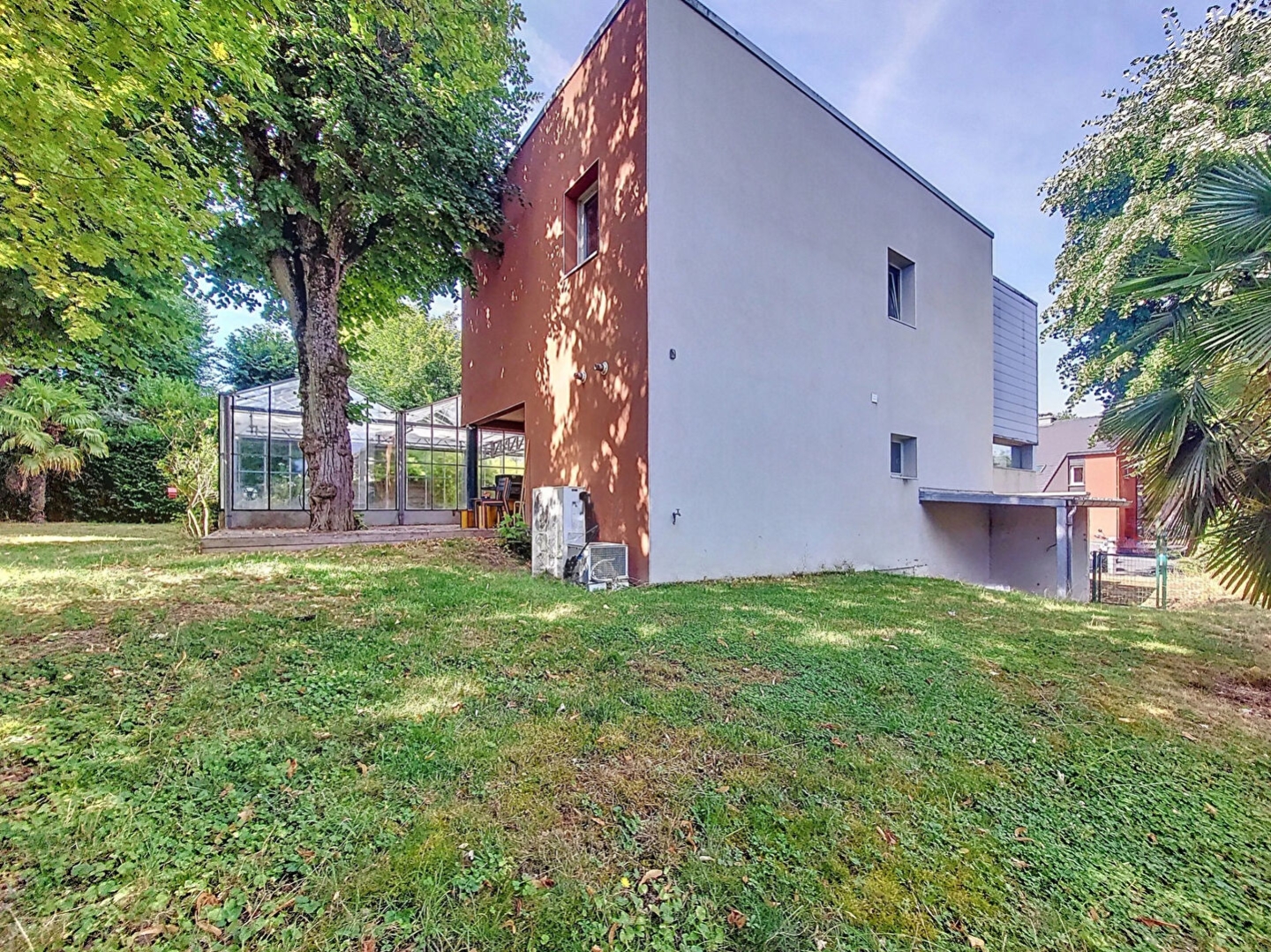  À TINQUEUX  (51430) - Maison atypique avec piscine, jardin et 5 chambres : - photo 1