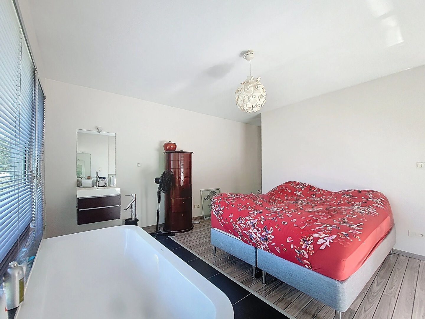  À TINQUEUX  (51430) - Maison atypique avec piscine, jardin et 5 chambres : - photo 8