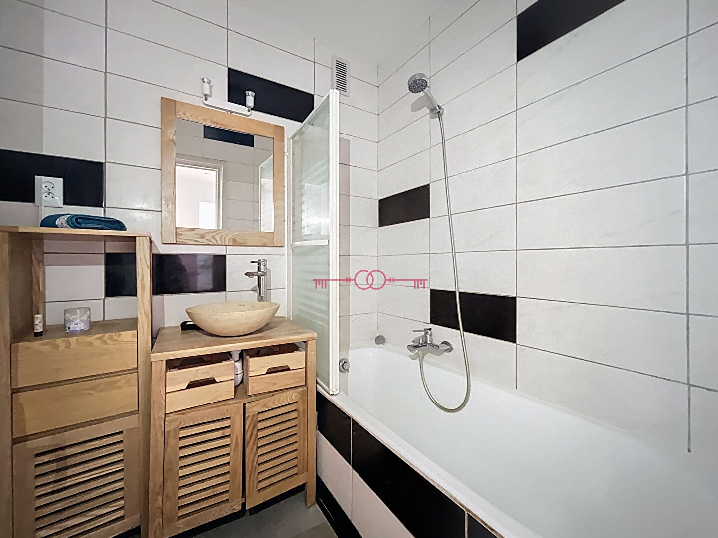  EN EXCLUSIVITÉ - APPARTEMENT DE TYPE 3 AVEC BALCON - À REIMS - photo 9