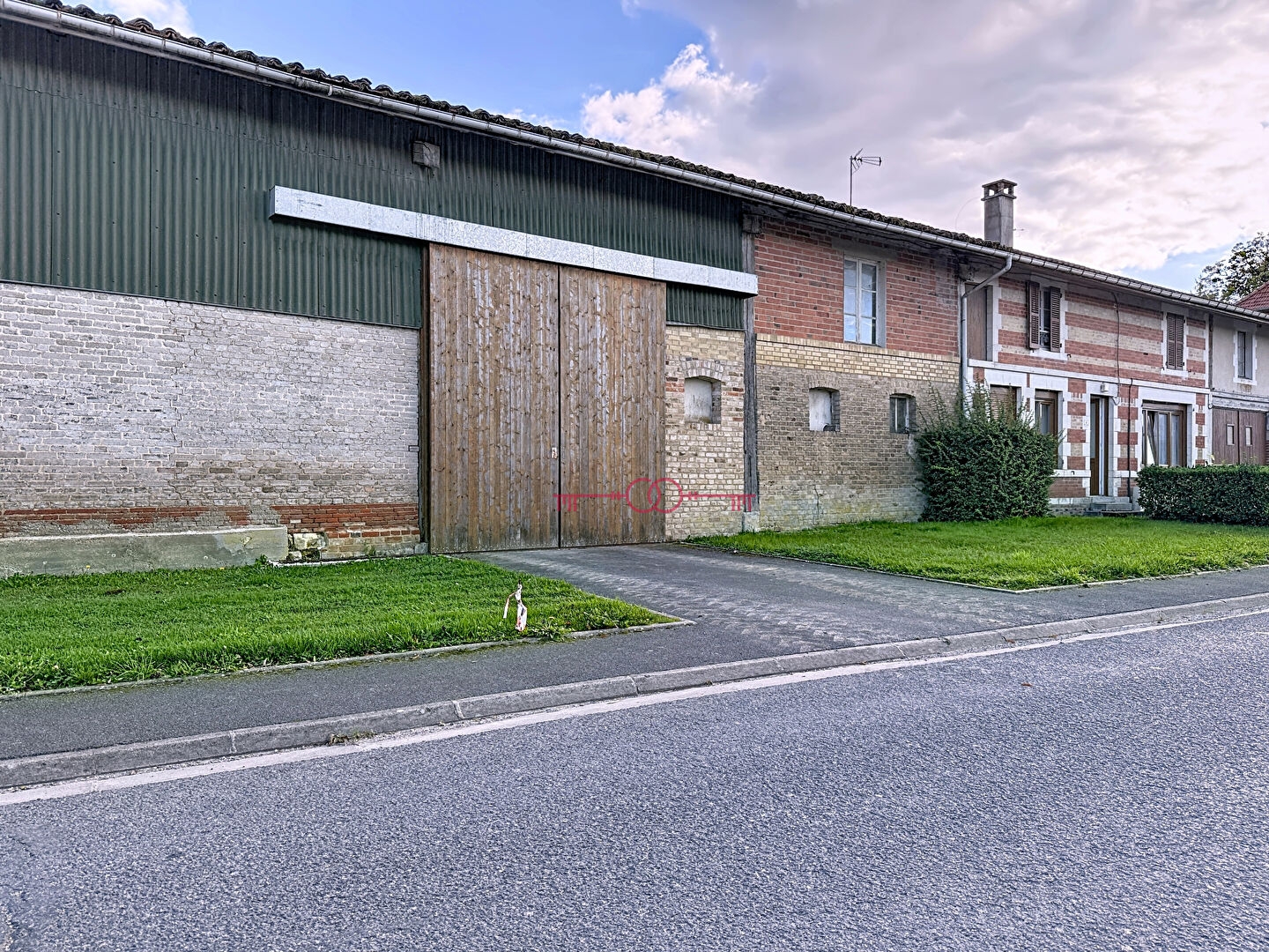  A vendre Corp de Ferme et ses dépendances proche SAINTE-MENEHOULD - photo 1