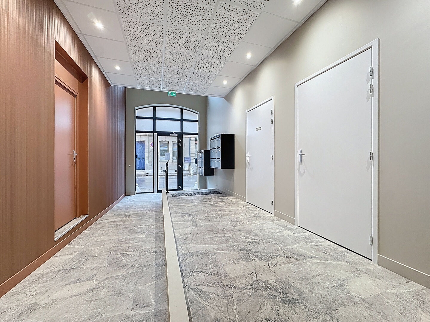  À VENDRE - LOCAL PROFESSIONNEL À AMENAGER EN BUREAU - RUE DES MOISSONS - photo 4