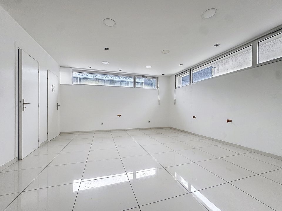  Local commercial Reims 95.40 m2 - photo 1