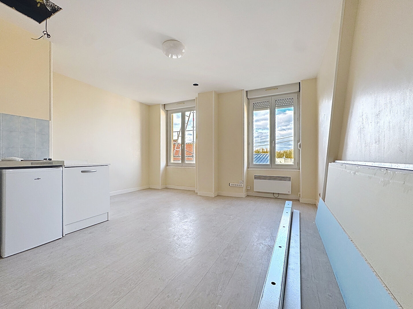  À VENDRE - REIMS - AVENUE DE PARIS - STUDIO 22.40 m2 - photo 1