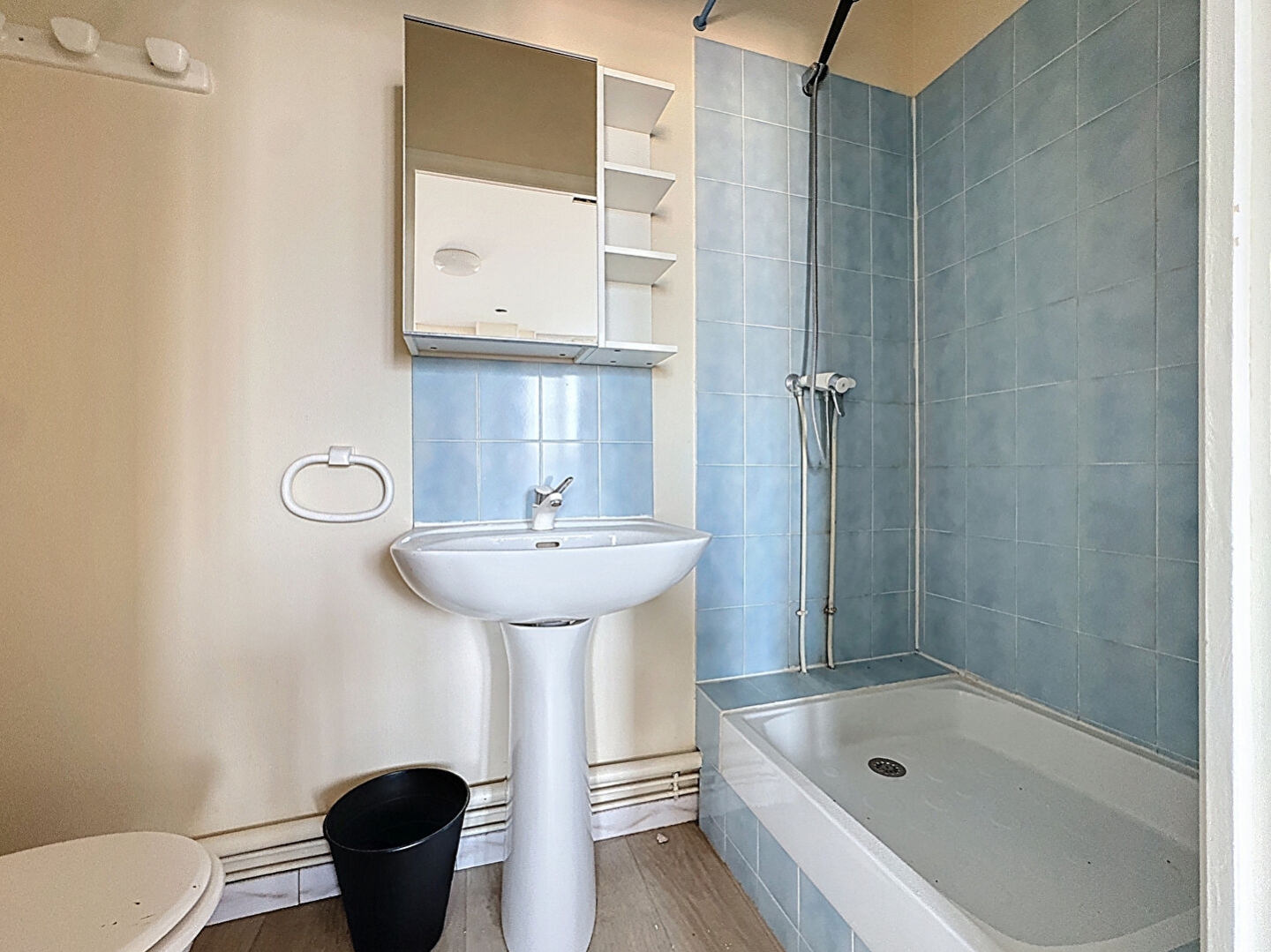  À VENDRE - REIMS - AVENUE DE PARIS - STUDIO 22.40 m2 - photo 2