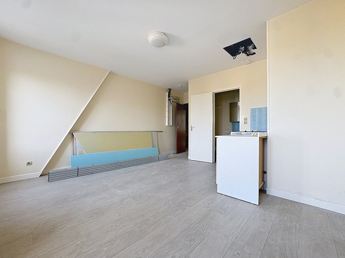  À VENDRE - REIMS - AVENUE DE PARIS - STUDIO 22.40 m2 - photo 3