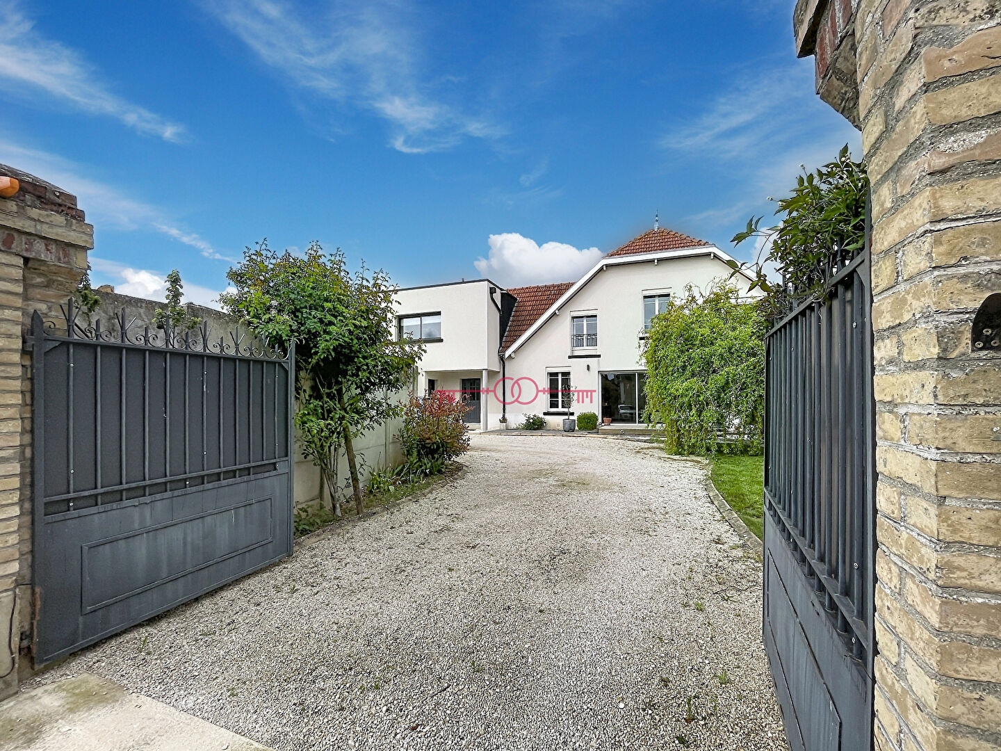 Maison 7 pièces à Ormes - photo 1