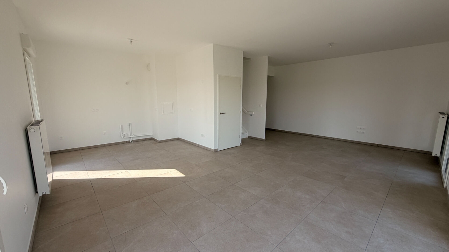 Appartement 5 pièces à Bezannes - photo 3