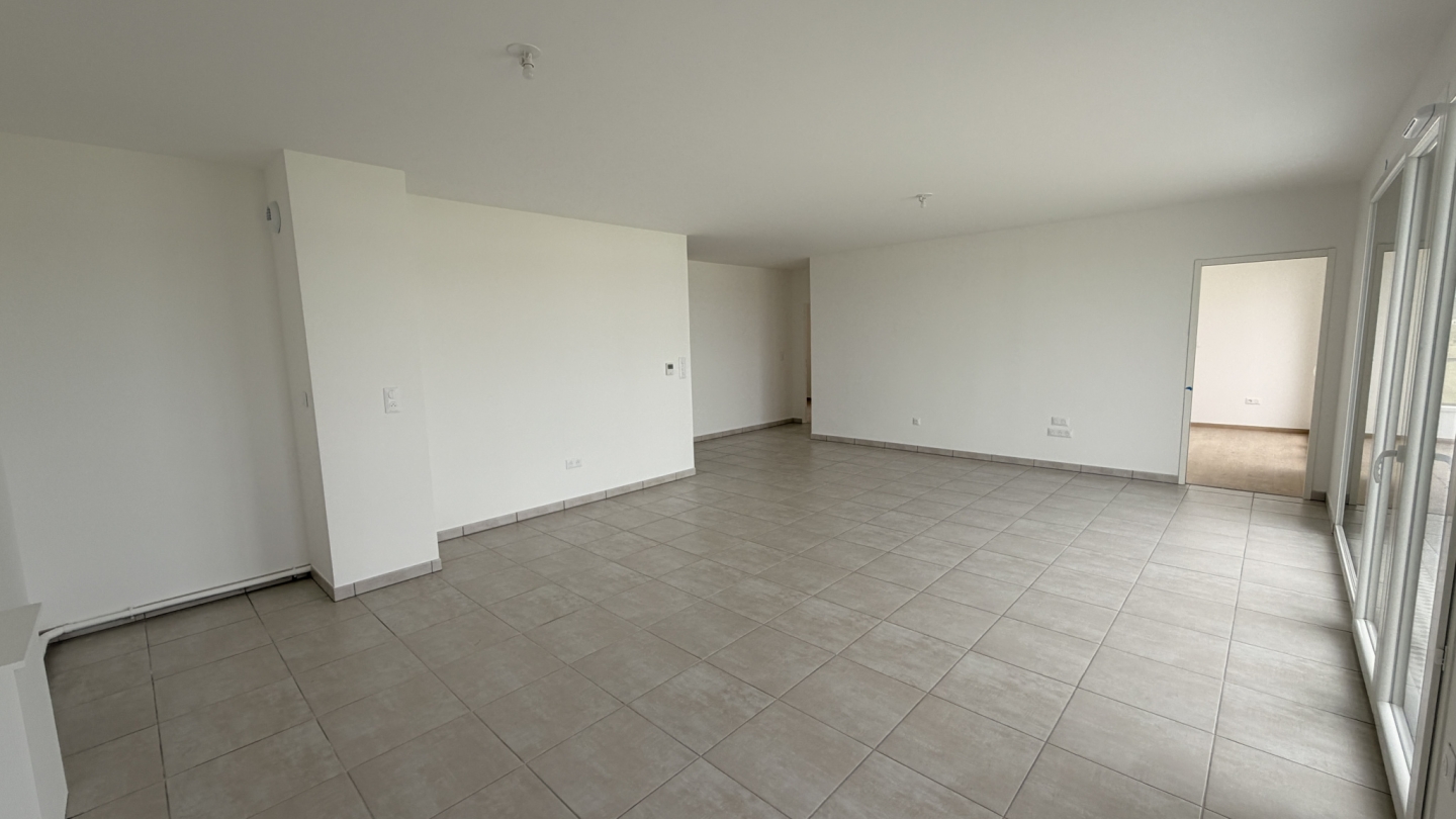 Appartement 5 pièces à Bezannes - photo 2