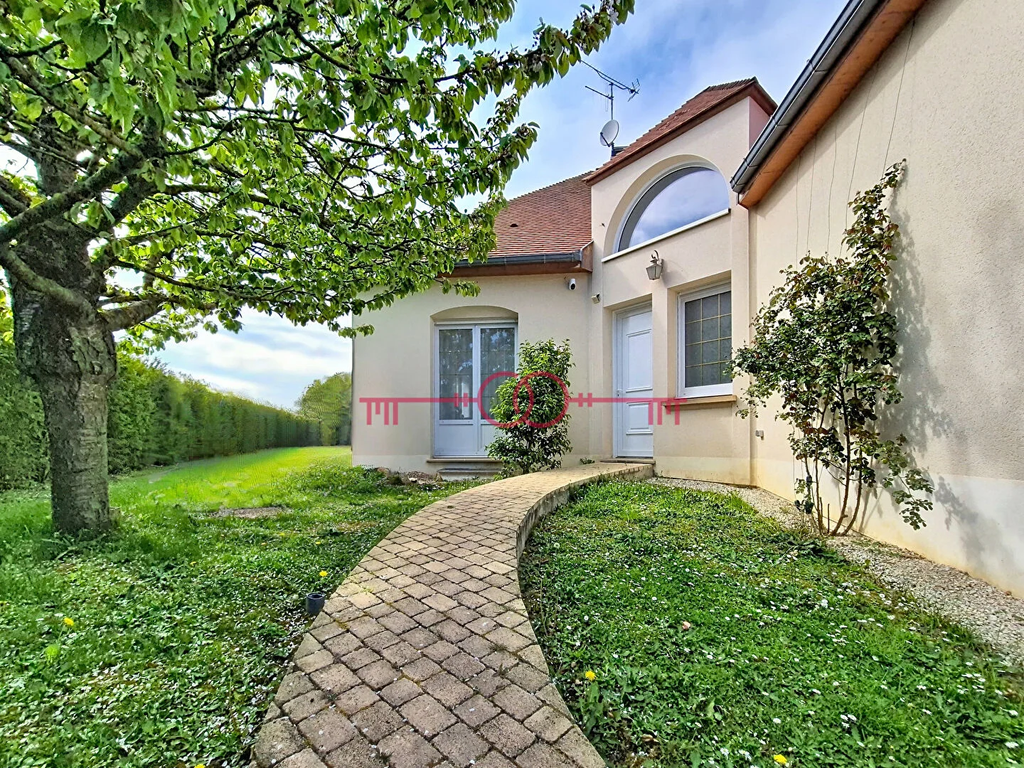 Maison 9 pièces à Gueux - photo