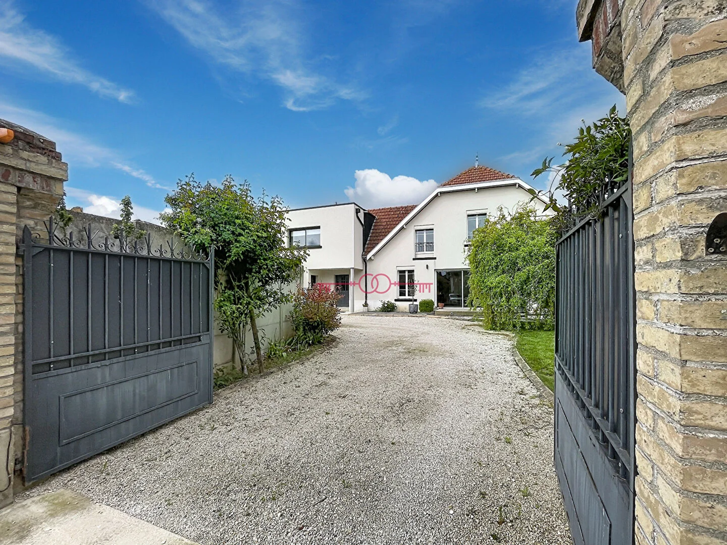 Maison 7 pièces à Ormes - photo