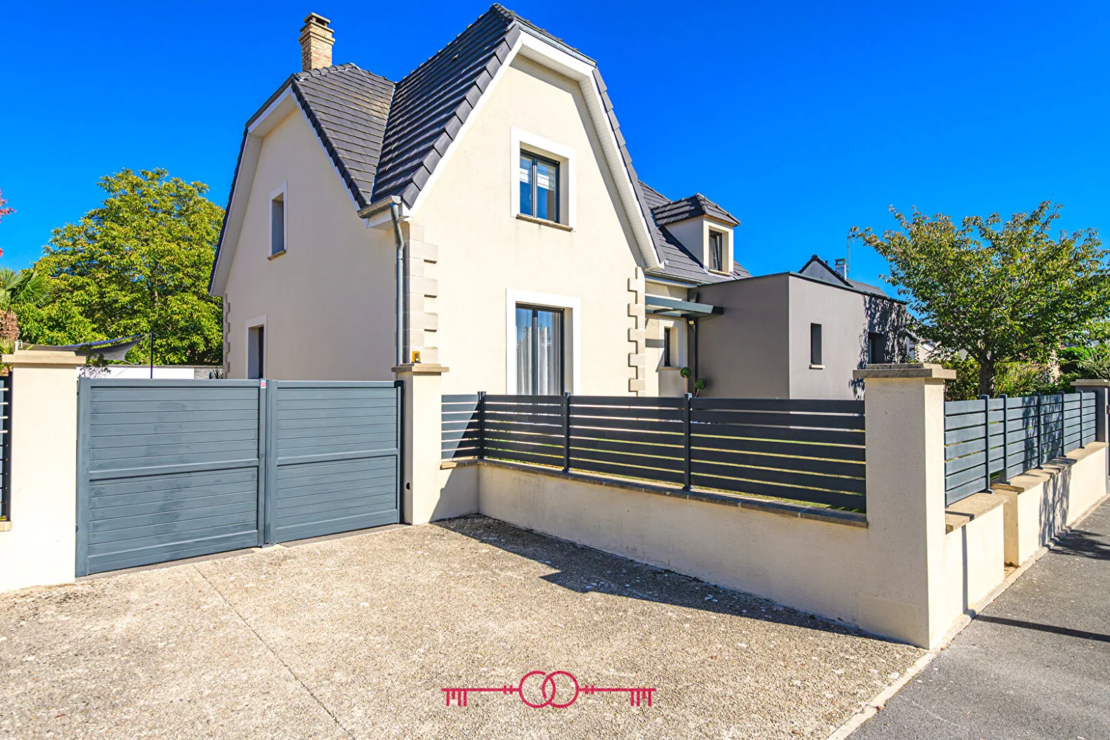 Maison 7 pièces 205 m² · à Champigny · 205 m² · 699 000 €