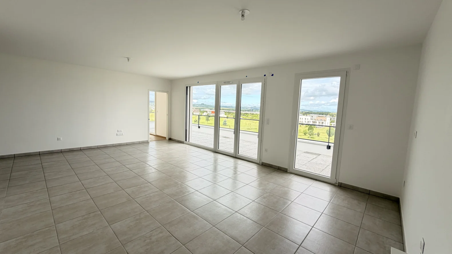 Appartement 5 pièces à Bezannes - photo