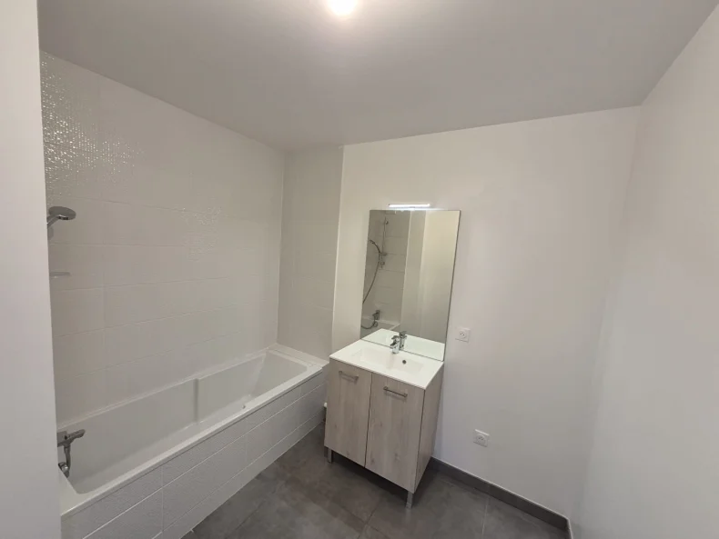 Appartement 3 pièces à Bezannes - photo 2