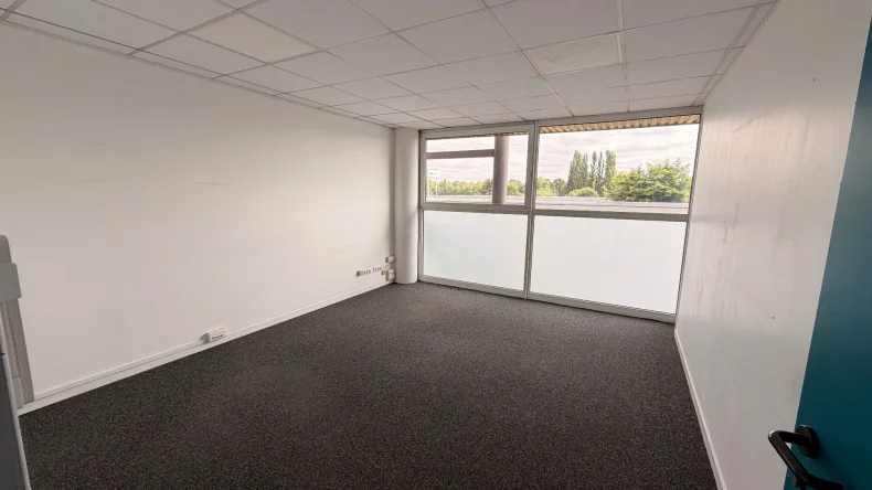 Local Commercial 10 pièces à Taissy - photo 3
