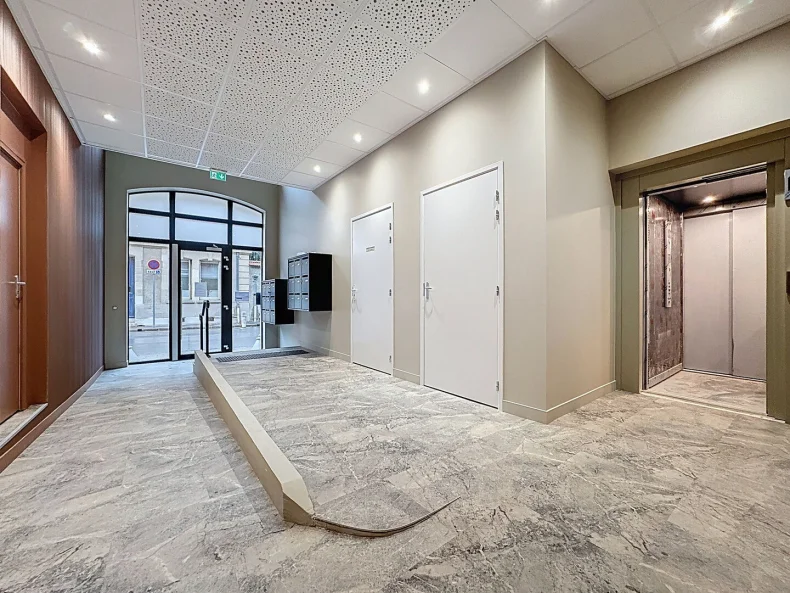 Local Commercial 1 pièces à Reims - photo 1