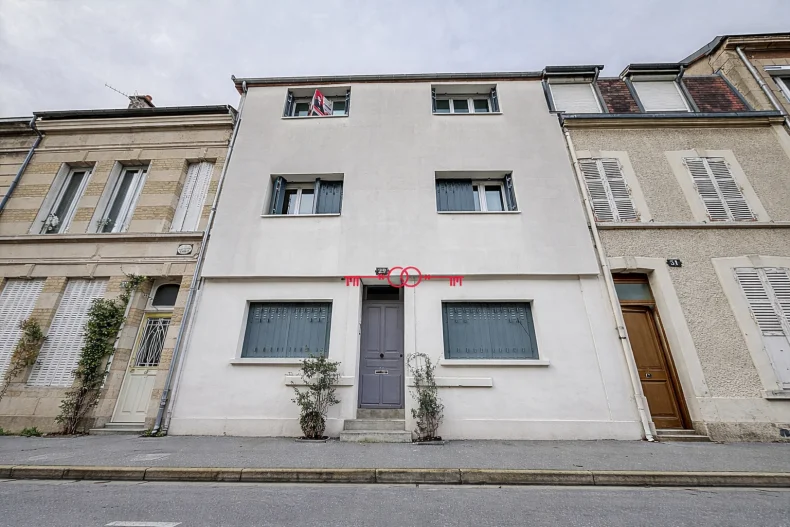 Immeuble  pièces à Reims - photo 1