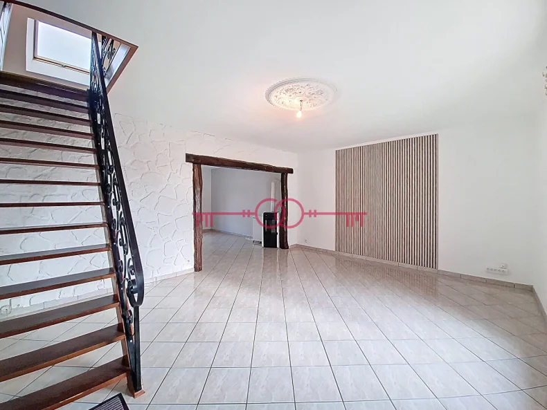 Appartement 7 pièces à Suippes - photo 2