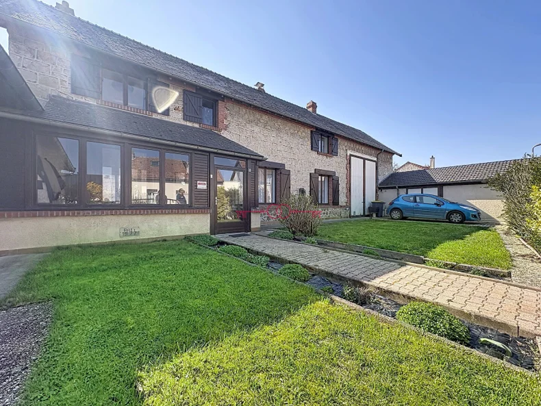 Maison 5 pièces à Menneville - photo 1