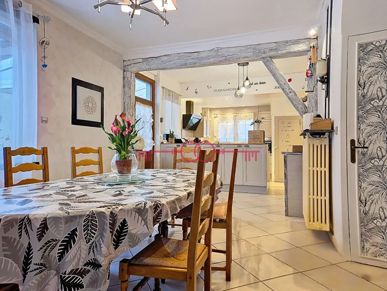 Maison 10 pièces à Courtisols - photo 3