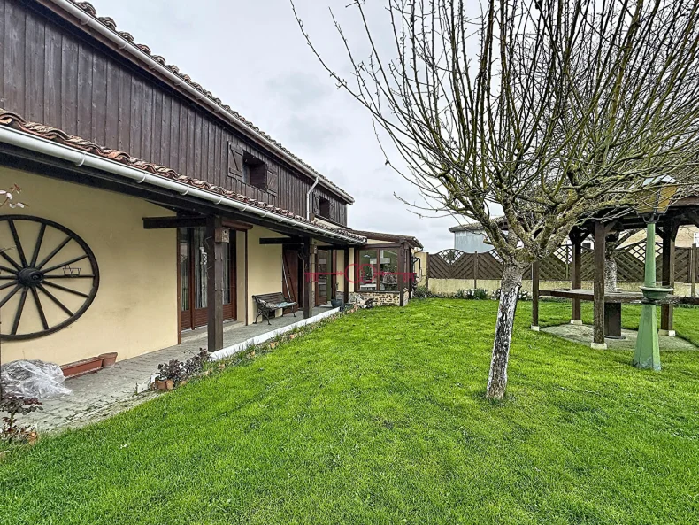 Maison 6 pièces à Verrieres - photo 1
