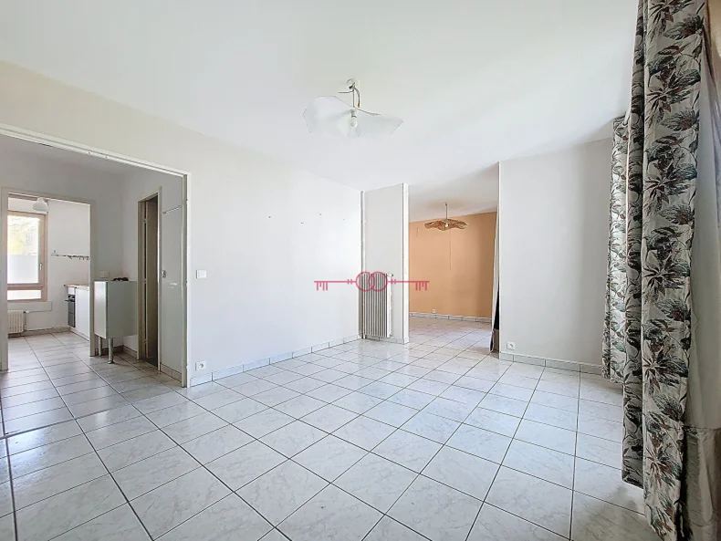 Appartement 4 pièces à Reims - photo 2