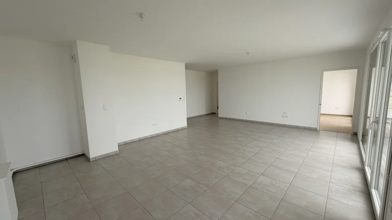 Appartement 5 pièces à Bezannes - photo 1