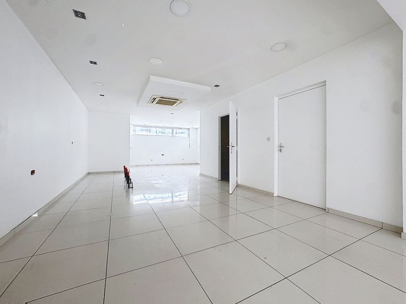 Local commercial Reims 95.40 m2 - photo 4