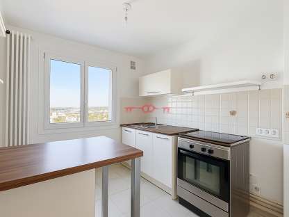 Reims, rue d'Alsace Lorraine - Appartement lumineux avec balcon et cave - photo 3